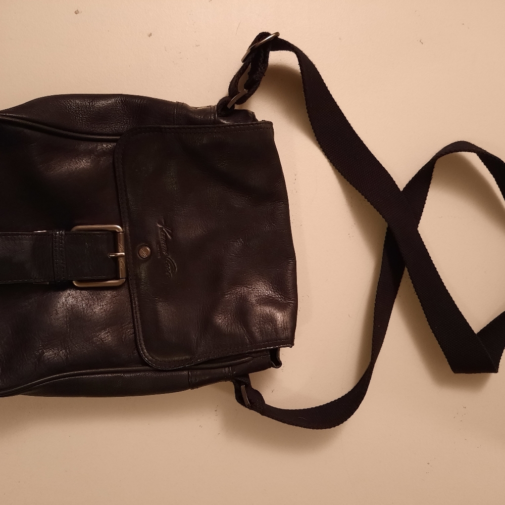 Leather shoulder bag